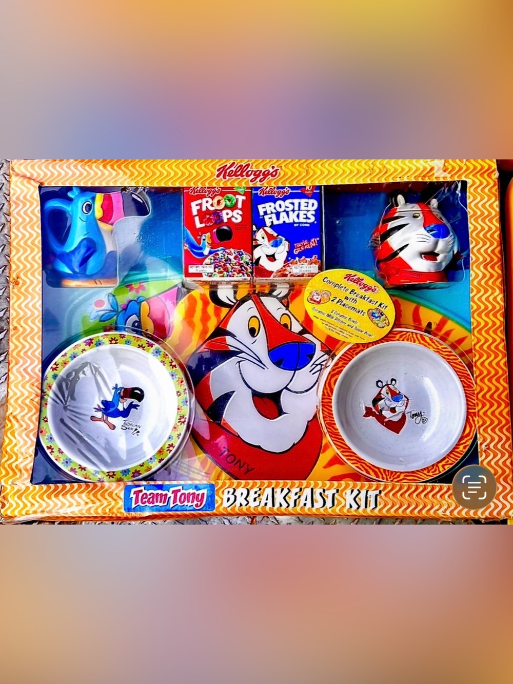 2002 Kellogg's Team Tony Breakfast Kit Toucan Sam Creamer and Tony Tiger Sugar